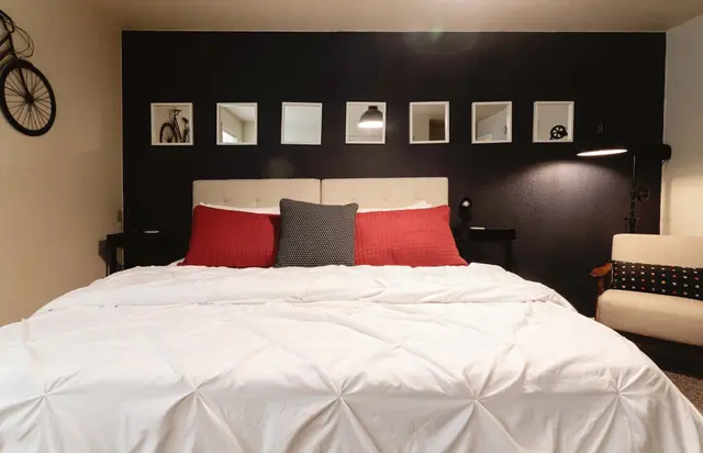 King bedroom with accent wall